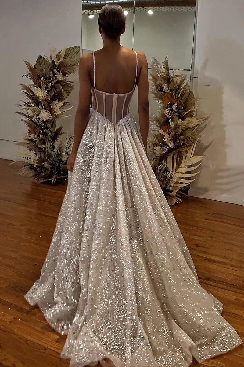 Vestido de novia brillante con apliques de encaje y tirantes finos en forma de A