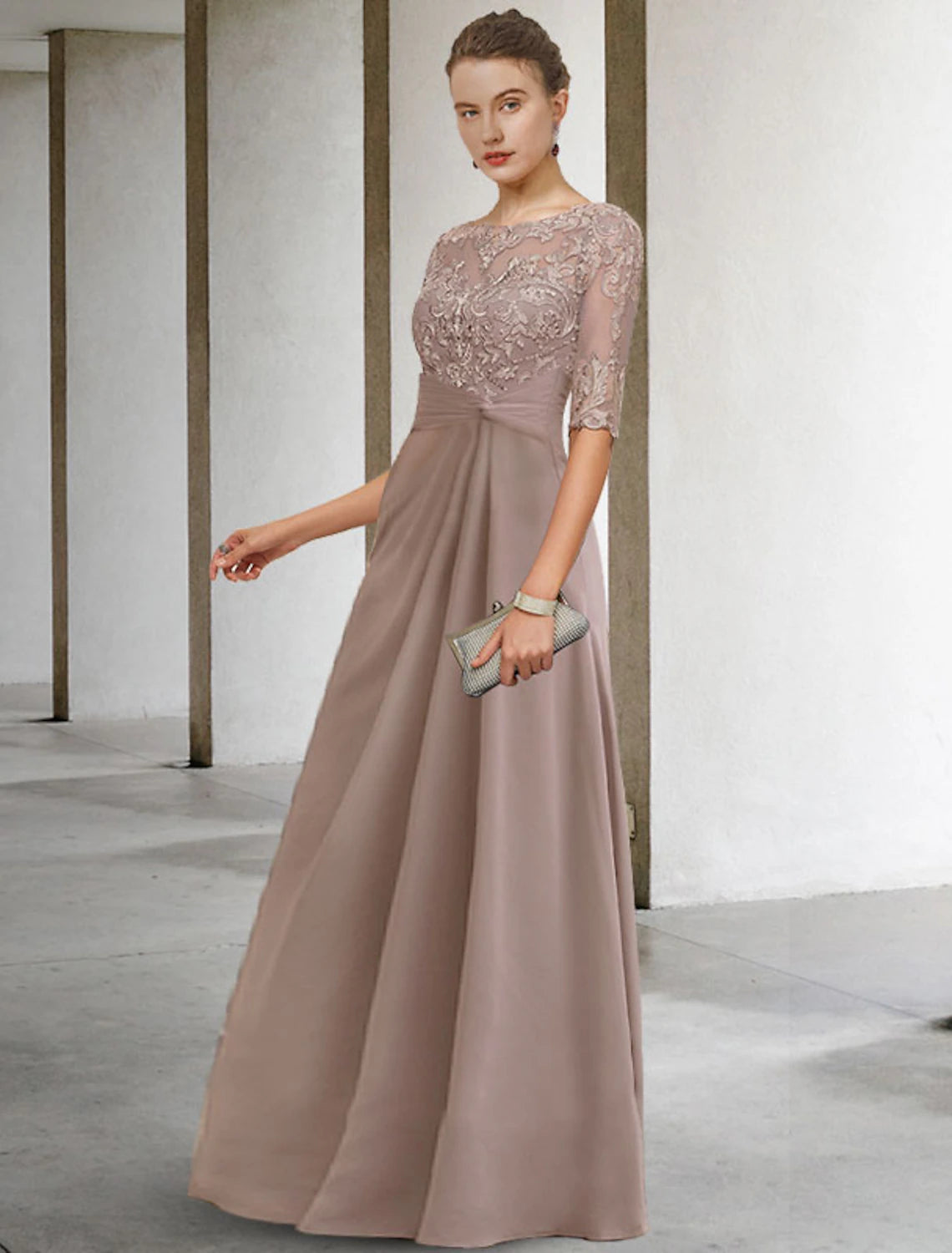 Vestido de madre de la novia con corte tubo/columna, para otoño, para invitadas de boda, talla grande, elegante, cuello joya, largo hasta el suelo, gasa, encaje, manga corta con apliques, drapeado lateral