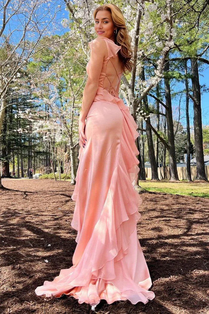 Ballkleid mit quadratischem Ausschnitt, Rüschenschlitz und Schlitz