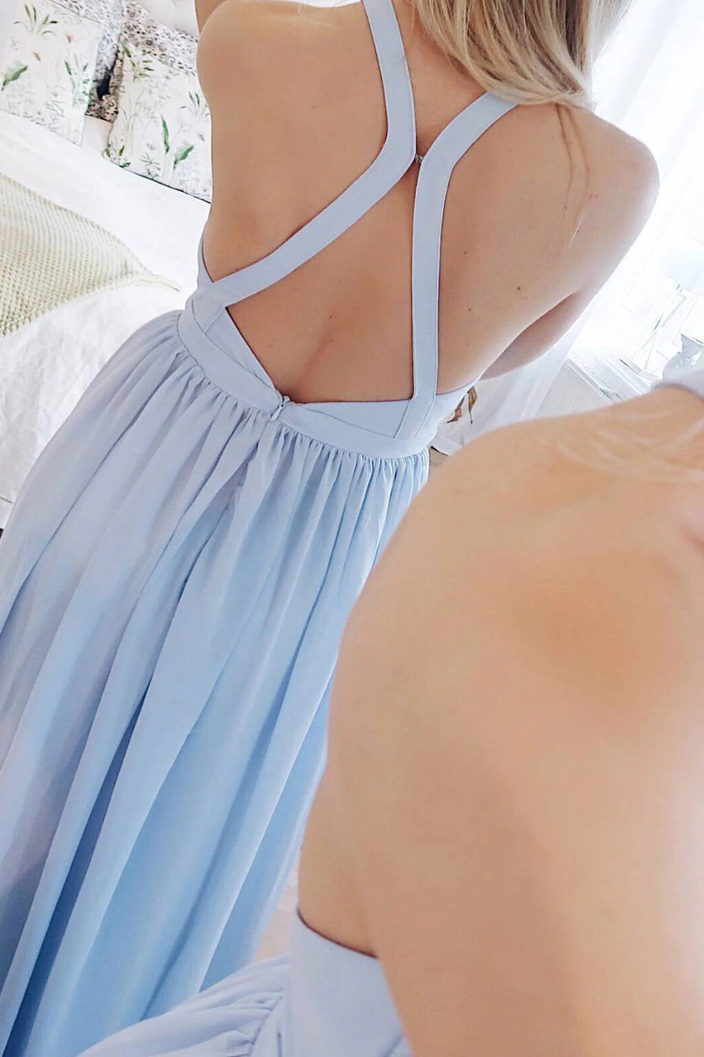 Vestido de fiesta largo de gasa con cuello redondo