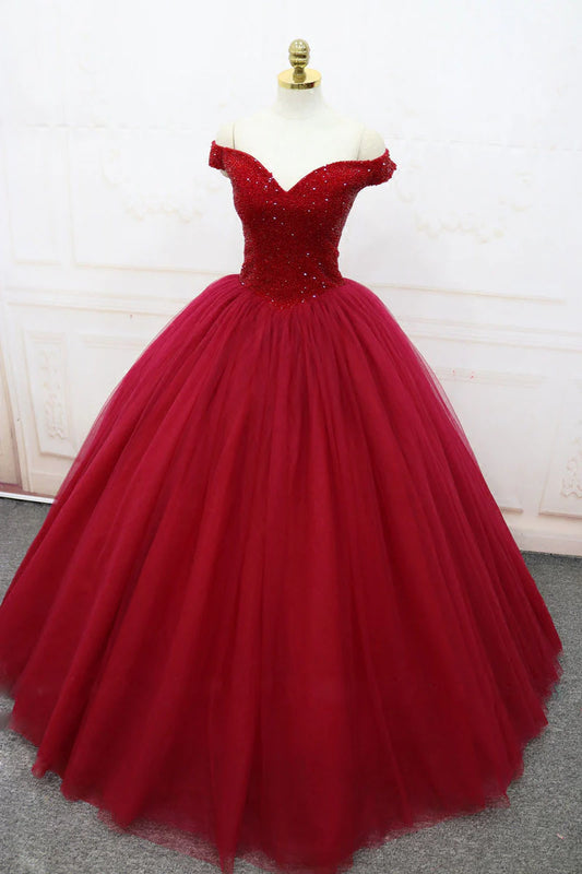 Schulterfreies, langes Ballkleid aus Tüll