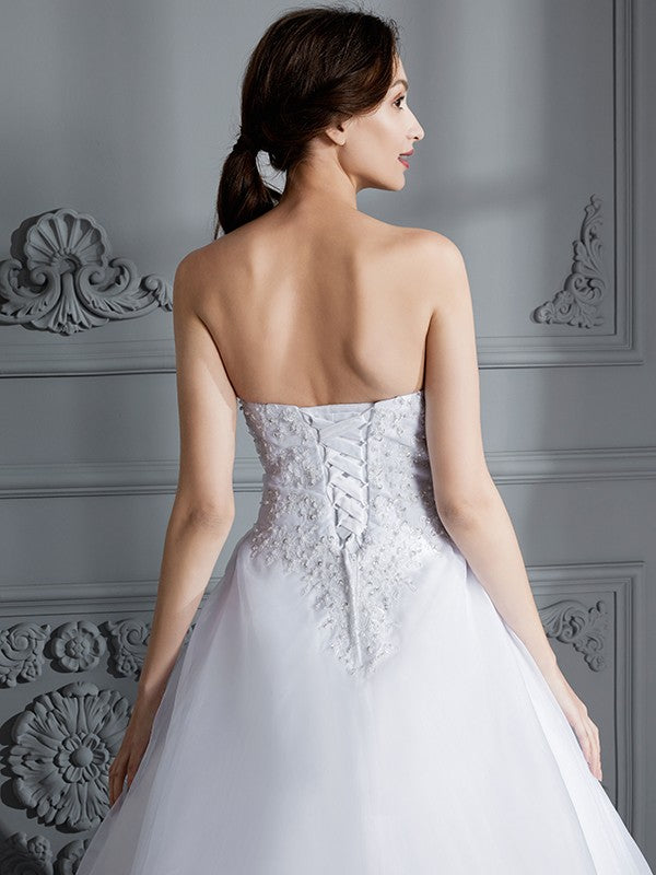 Vestidos de novia de organza con cola de corte sin mangas y sin tirantes