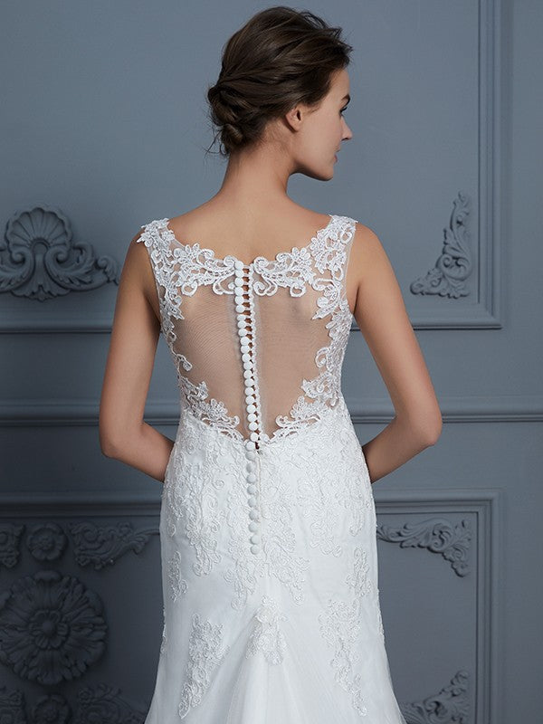 Vestidos de novia de tul con cola de corte trompeta/sirena, escote en V, sin mangas y encaje