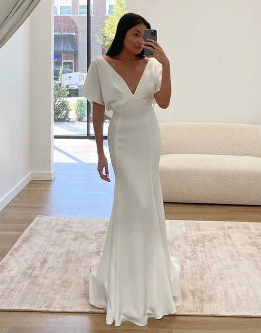 Meerjungfrau-Brautkleid aus Chiffon mit V-Ausschnitt in Weiß 