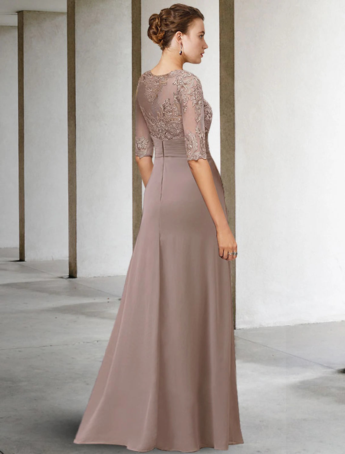 Vestido de madre de la novia con corte tubo/columna, para otoño, para invitadas de boda, talla grande, elegante, cuello joya, largo hasta el suelo, gasa, encaje, manga corta con apliques, drapeado lateral