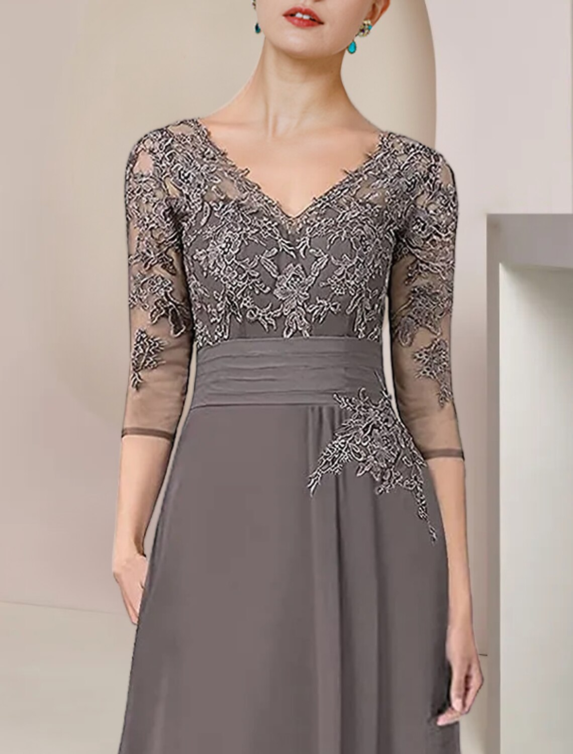 Vestido de dos piezas de corte A para madre de la novia, elegante, formal, para invitada de boda, escote en V alto y bajo, asimétrico, largo hasta la rodilla, de gasa, con encaje, mangas 3/4, cruzado incluido, con apliques fruncidos.