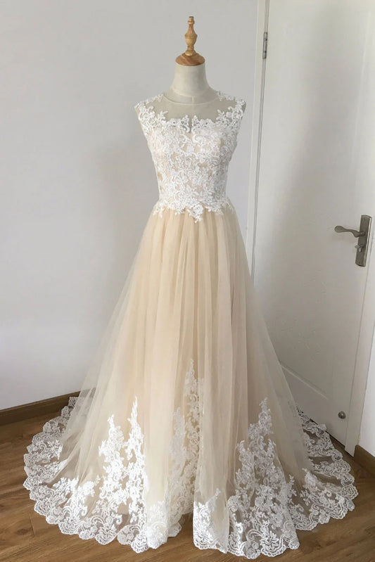 Langes Ballkleid in A-Linie mit Tüll-Spitzenapplikation