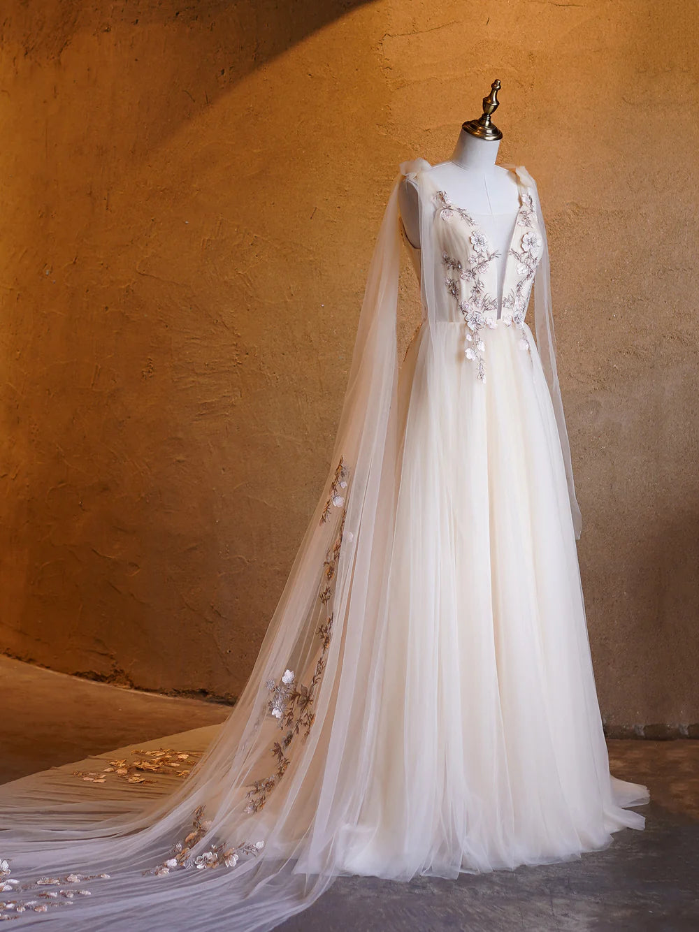 Vestidos de fiesta de tul con bordado en A, escote en V profundo y largo hasta el suelo