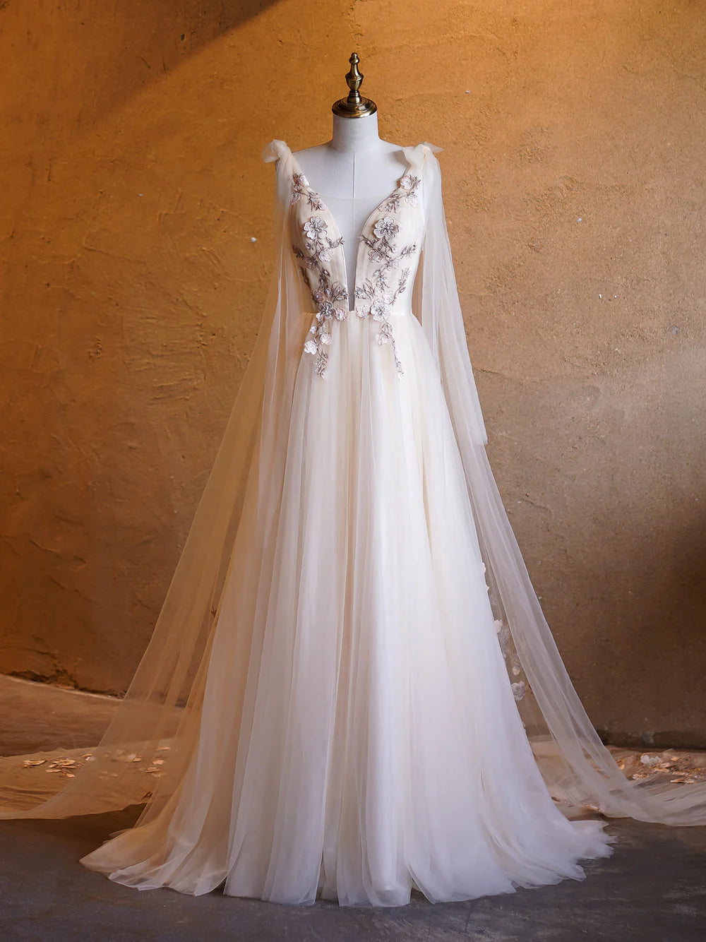Vestidos de fiesta de tul con bordado en A, escote en V profundo y largo hasta el suelo