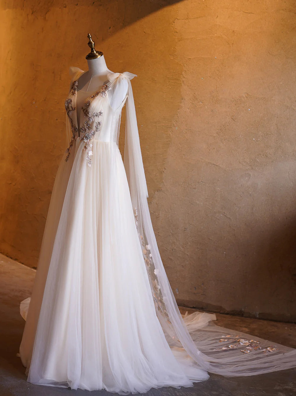 Vestidos de fiesta de tul con bordado en A, escote en V profundo y largo hasta el suelo