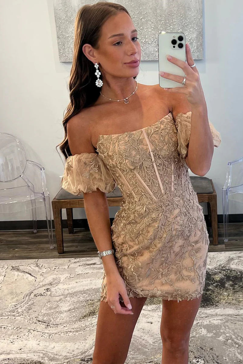 Vestido de fiesta de encaje sin tirantes y con apliques