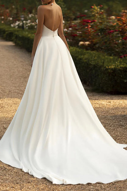 Vestidos de novia sencillos de satén con corte sirena y escote corazón