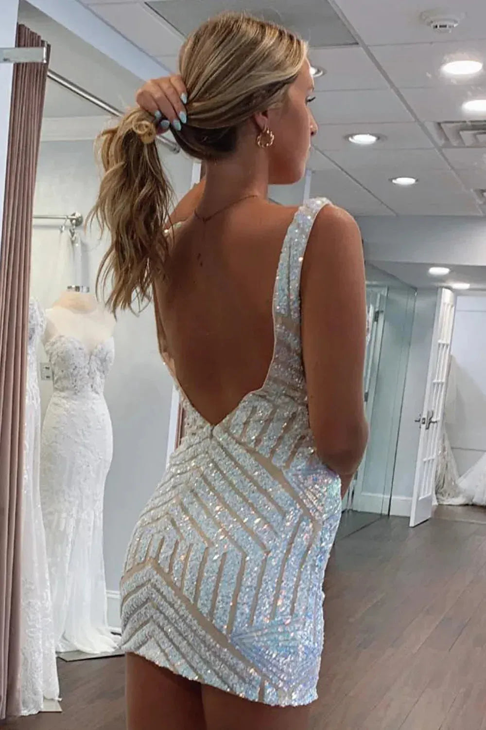 Sexy V-Neck Sequins Mesh Sleeveless Short Homecoming Dress