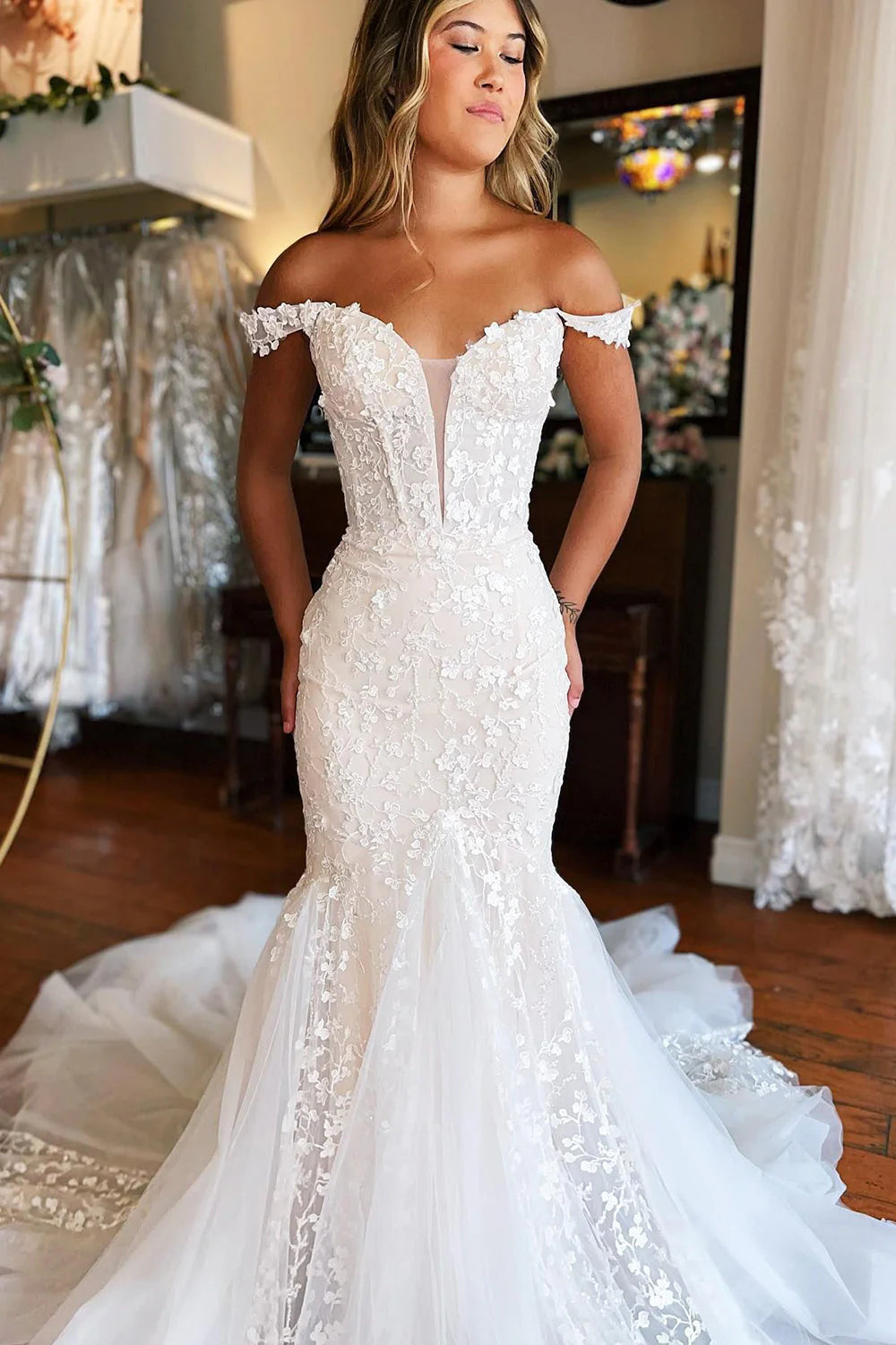 Mermaid Appliques Lace Sweep Train Long Wedding Dress