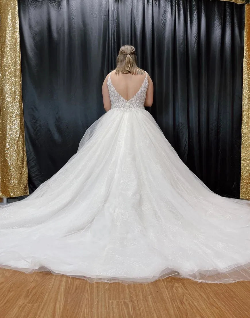 A-Linie Spaghettiträger Hofschleppe Tüll Glitzer Brautkleid in Übergröße 