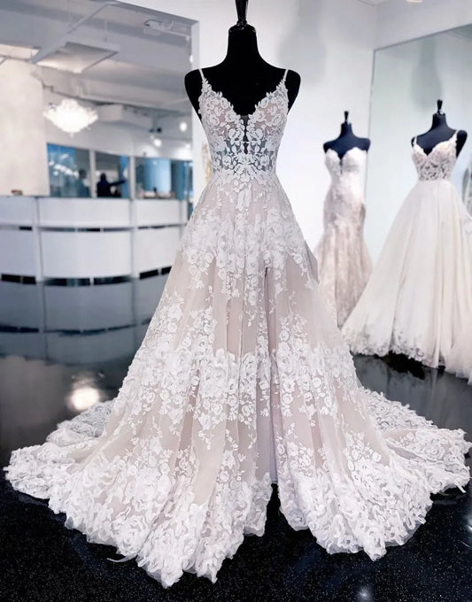 A-Linie Spaghettiträger Hofschleppe Brautkleid mit Applikationen 