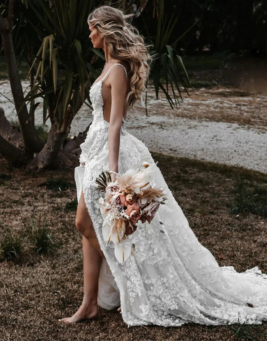 A-Linie Spaghettiträger Spitze Strand Brautkleid mit Schlitz 