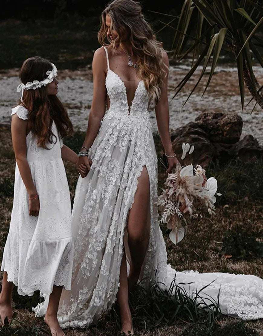 A-Linie Spaghettiträger Spitze Strand Brautkleid mit Schlitz 