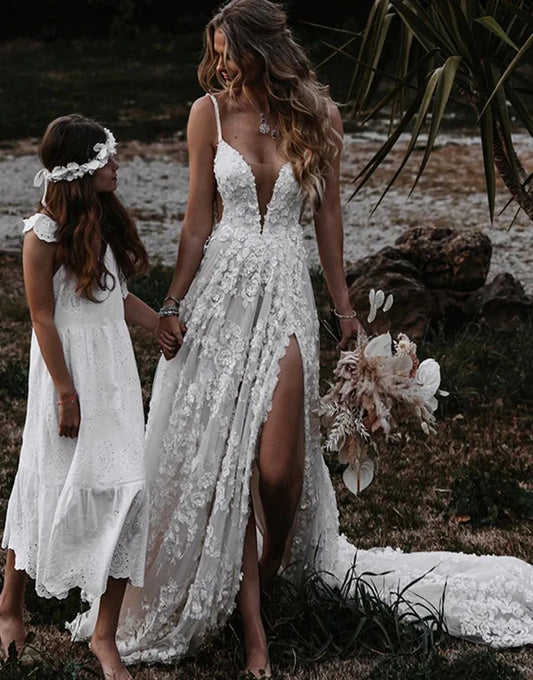 A-Linie Spaghettiträger Spitze Strand Brautkleid mit Schlitz 