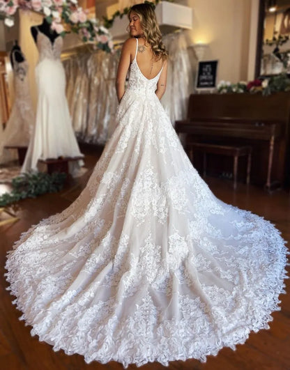 A-Linie Spaghettiträger Spitzen-Brautkleid mit Schlitz 