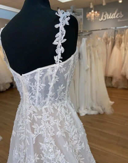 A-Linie Spaghettiträger Reißverschluss hinten Hofschleppe Brautkleid mit Applikationen 