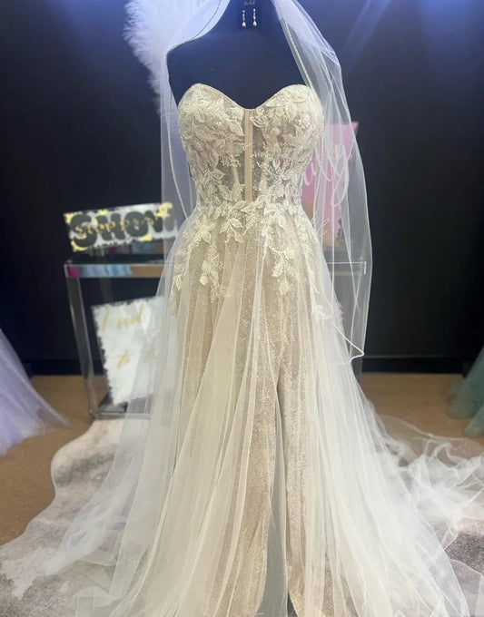 A-Linien-Brautkleid aus Tüll mit herzförmigem Ausschnitt und Applikationen 