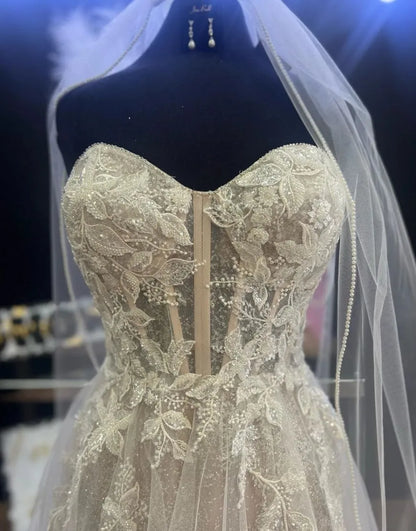 A-Linien-Brautkleid aus Tüll mit herzförmigem Ausschnitt und Applikationen 
