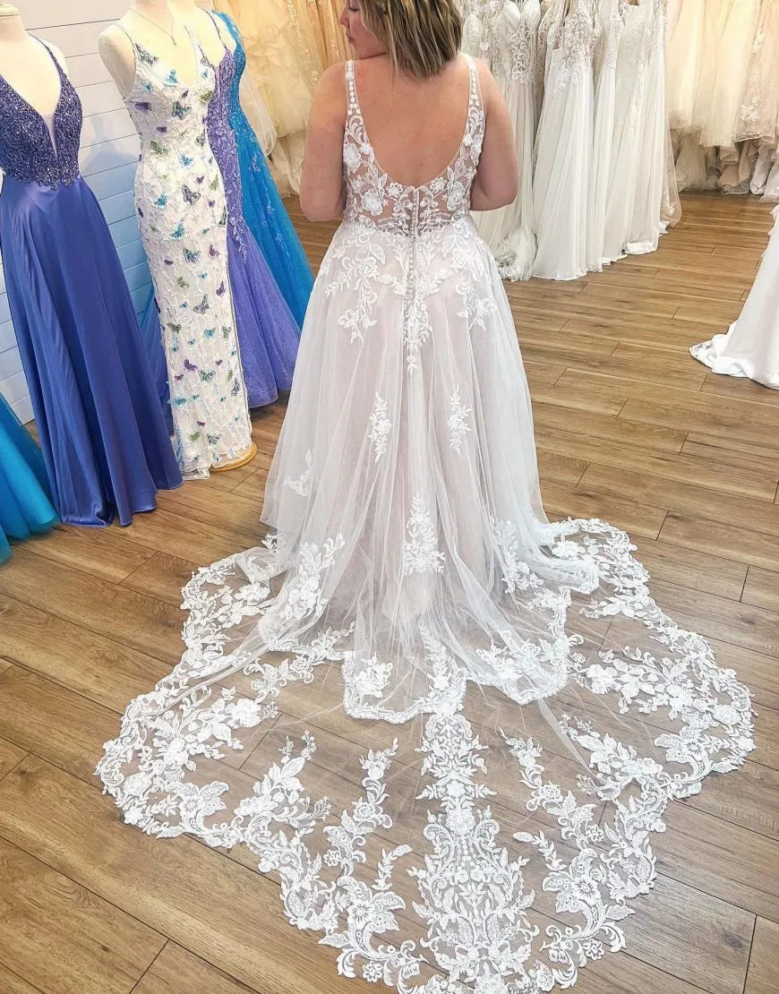 A-Linie V-Ausschnitt Hofschleppe Brautkleid mit Applikationen 