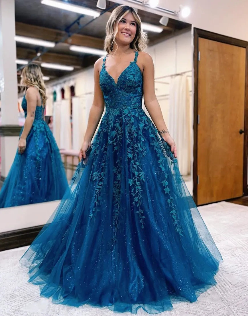 Vestido de fiesta con tirantes finos, corte A y espalda tipo corsé