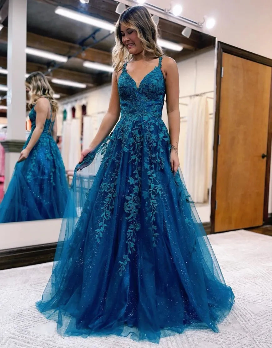 Vestido de fiesta con tirantes finos, corte A y espalda tipo corsé