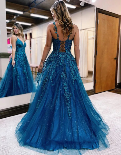 A-Linien-Ballkleid mit Spaghettiträgern und Korsettrücken