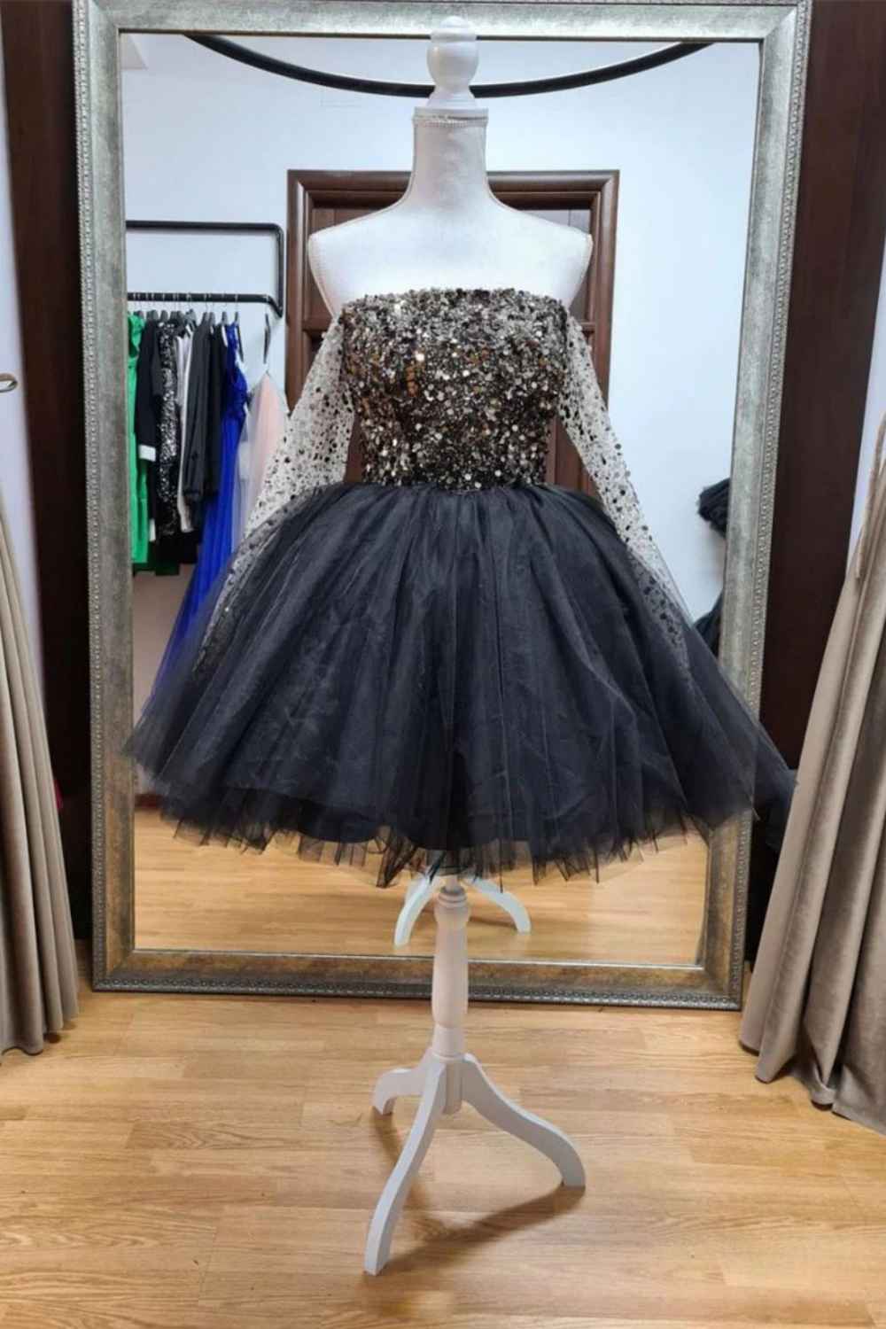 Ballkleid, schulterfrei, Heimkehrkleid mit Perlen