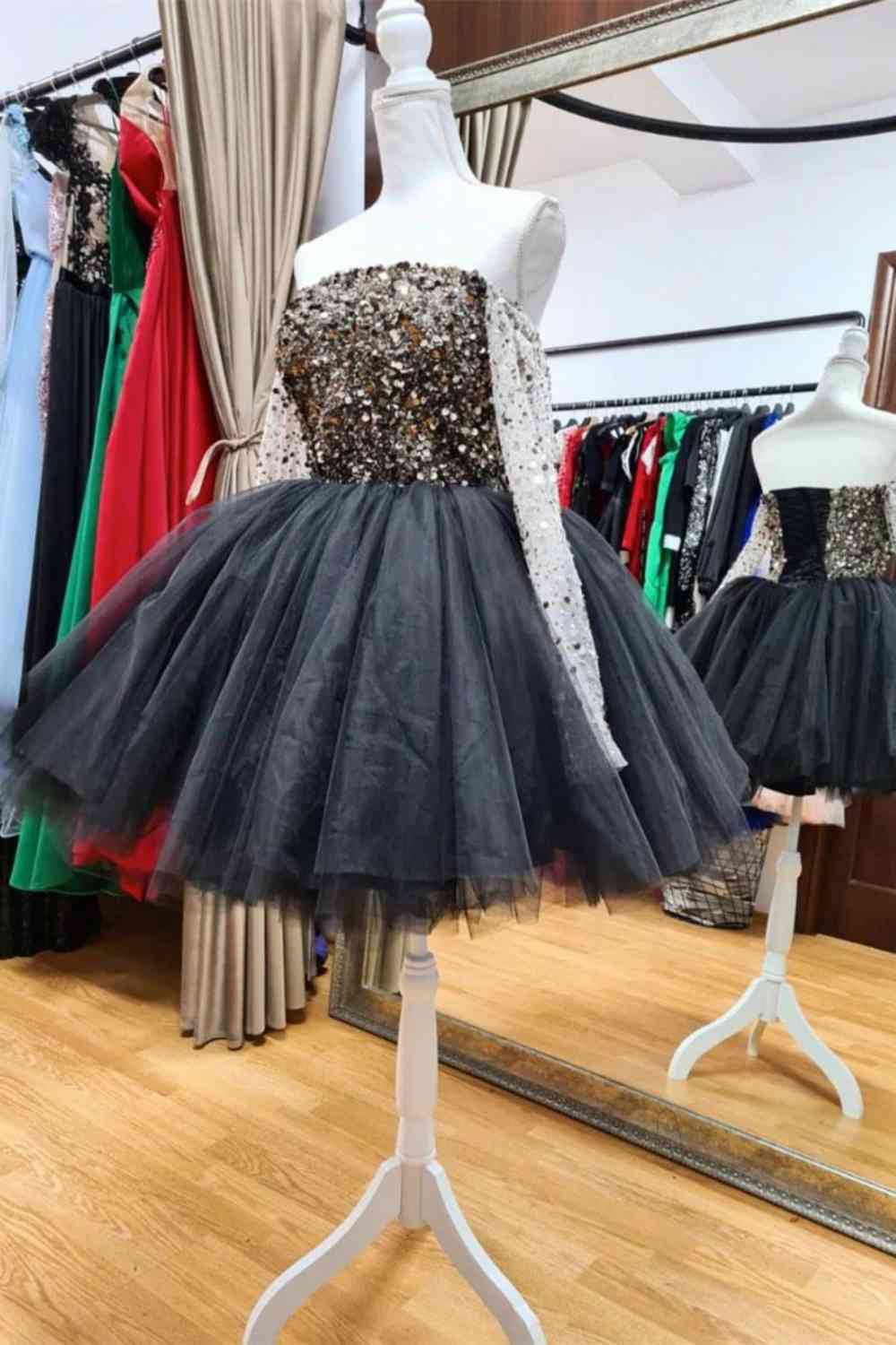 Ballkleid, schulterfrei, Heimkehrkleid mit Perlen