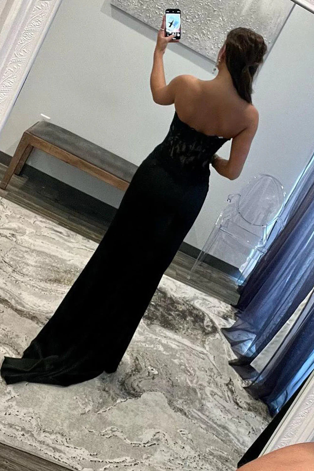Vestido de fiesta largo de satén con escote en forma de corazón y abertura