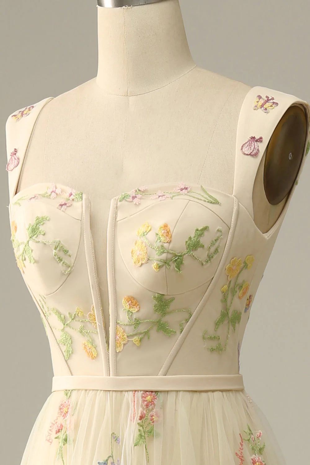 Vestido de fiesta con bordado en forma de A color champán