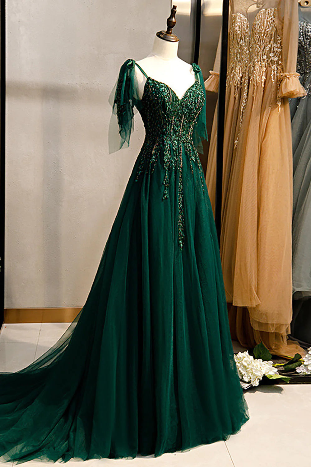 Vestido de fiesta verde oscuro con tirantes finos y corte en A y cuentas
