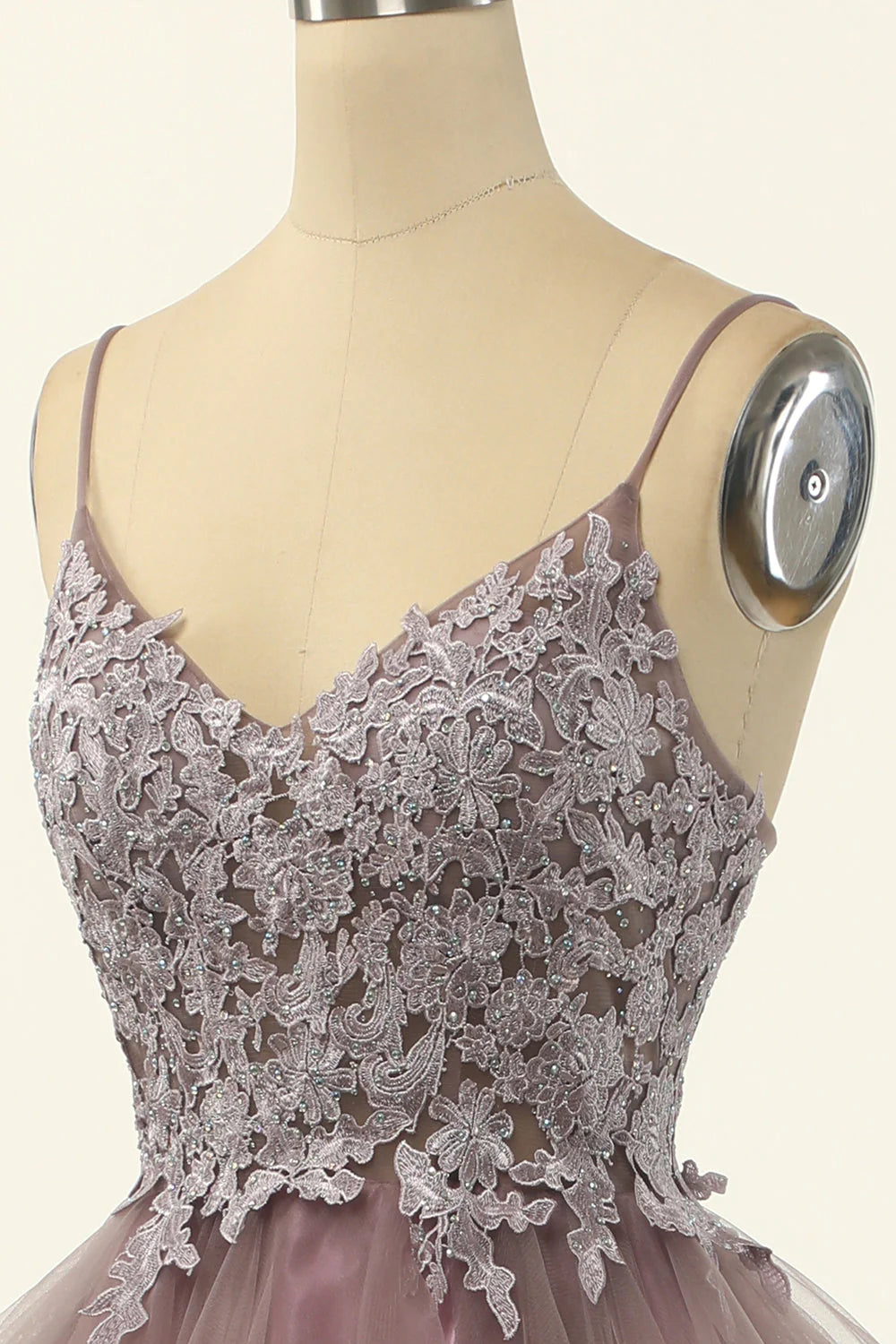 Vestido de fiesta con apliques de tul