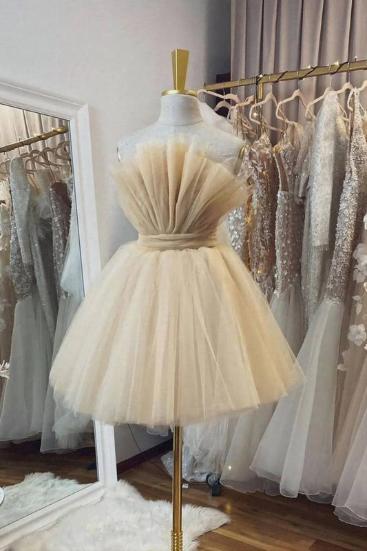 Vestido corto de tul color champán para fiesta de bienvenida con lazo en la espalda