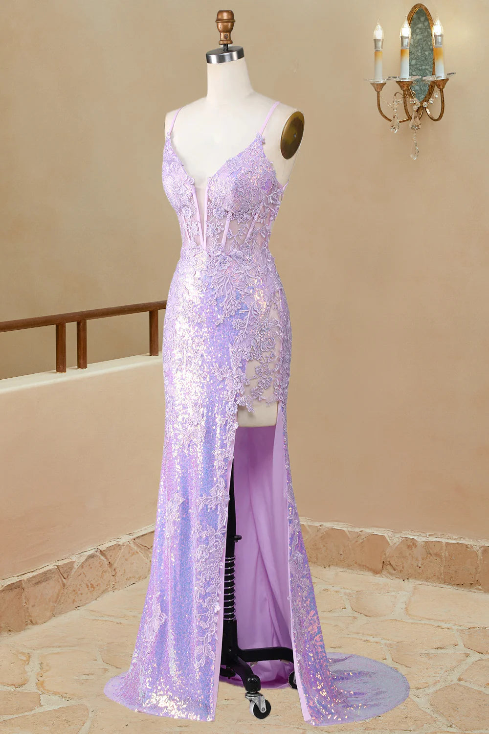 Vestidos de fiesta largos con escote en V y tirantes finos con apliques