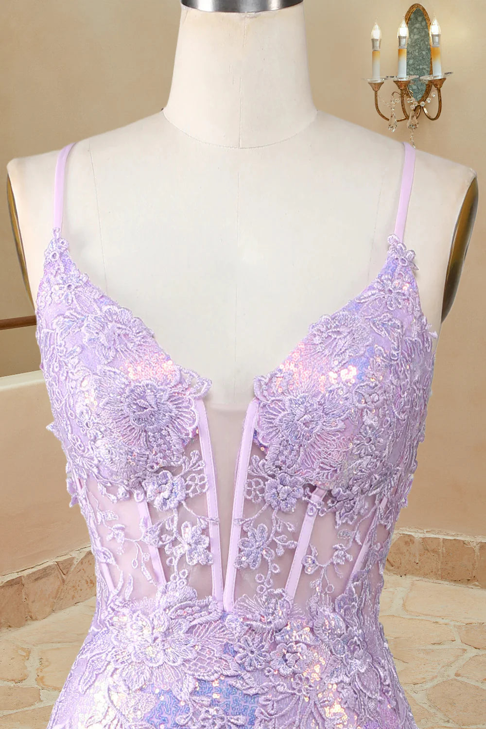 Vestidos de fiesta largos con escote en V y tirantes finos con apliques