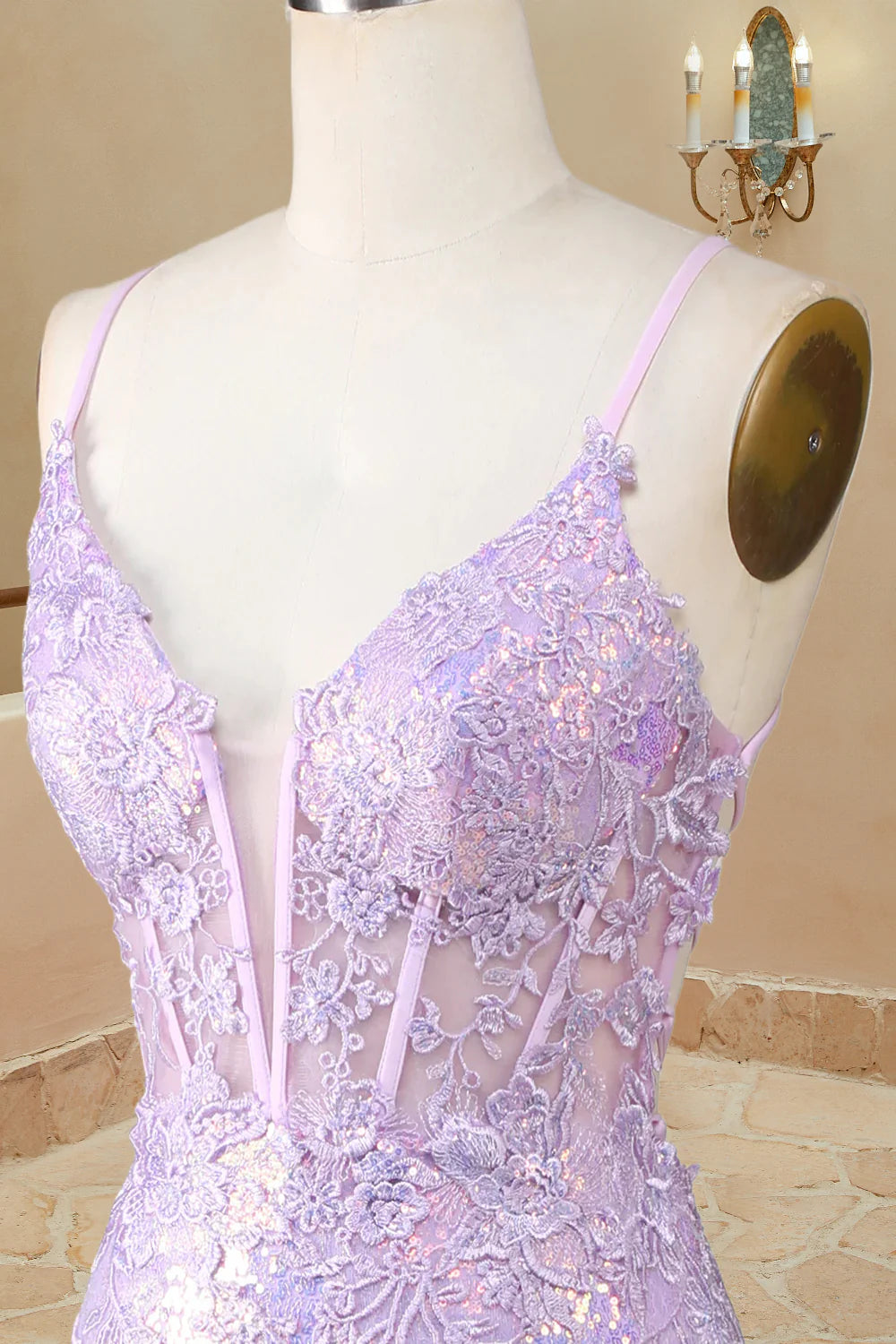 Vestidos de fiesta largos con escote en V y tirantes finos con apliques