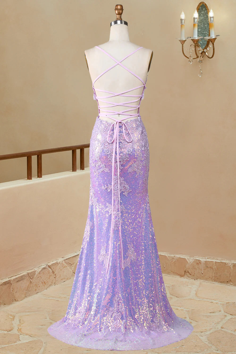 Vestidos de fiesta largos con escote en V y tirantes finos con apliques