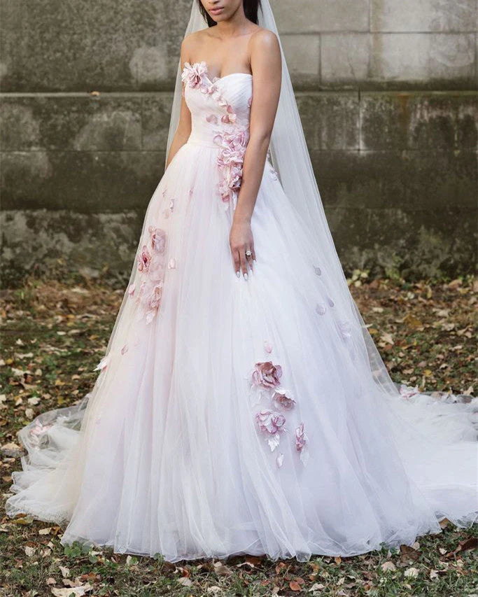 Line Tulle Strapless Sweetheart Wedding Dresses With 3D Flowers