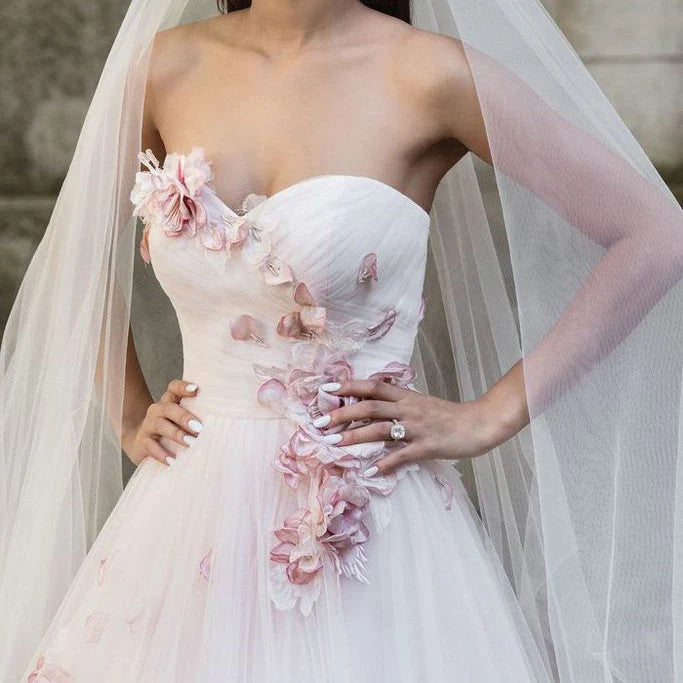 Line Tulle Strapless Sweetheart Wedding Dresses With 3D Flowers