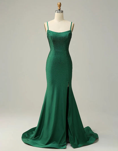 A-Linien-Ballkleid mit Spaghettiträgern und Korsettrücken und Schlitz