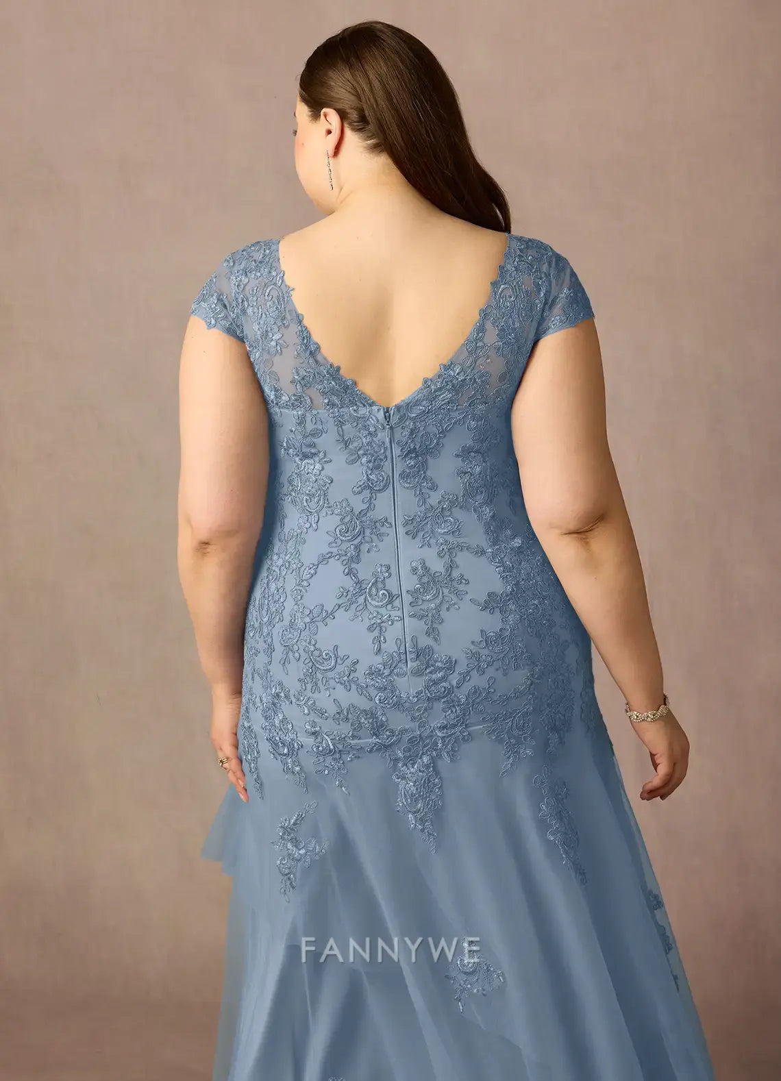 Elegant Plus Size Plunging V-Neck Lace-Embroidered Tulle A-Line Maxi Dress Mother of the Bride Dress