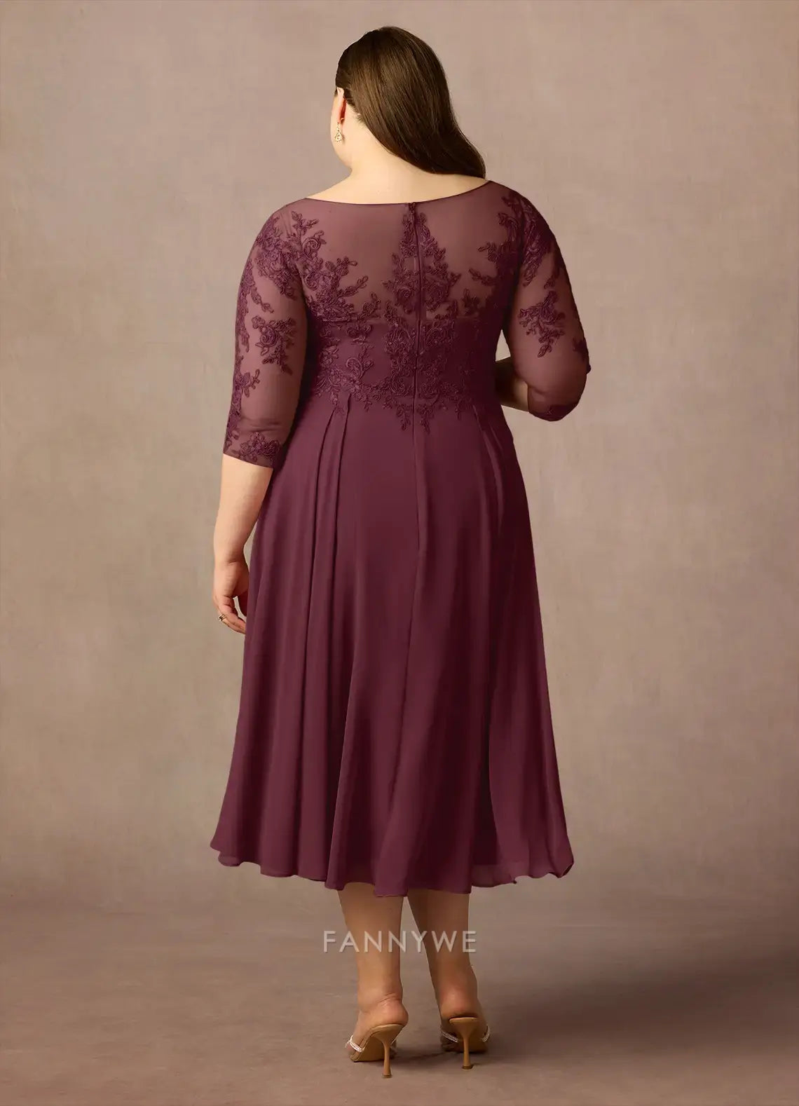 Elegant Plus Size Round Neck Lace Appliqué Three-Quarter Sleeve Chiffon A-Line Midi Dress Mother of the Bride Dress