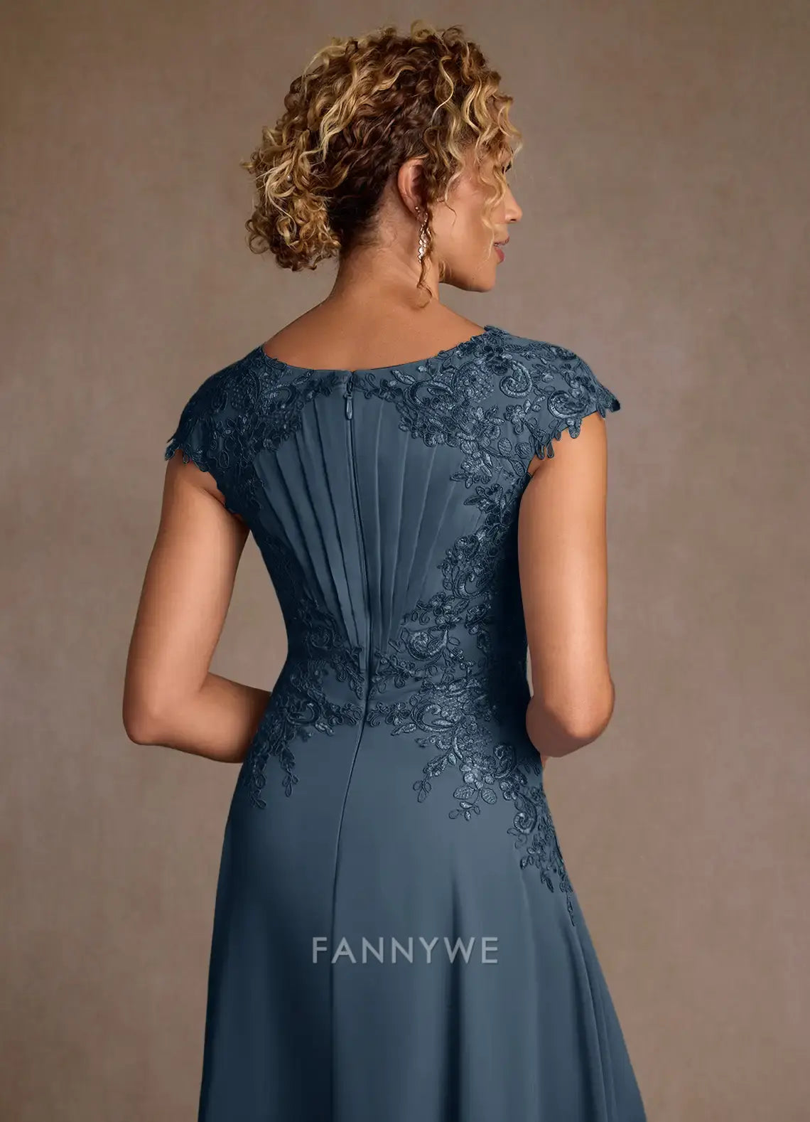 Elegant Round Neck Cap Sleeve Lace Appliqué A-Line Maxi Dress Mother of the Bride Dress
