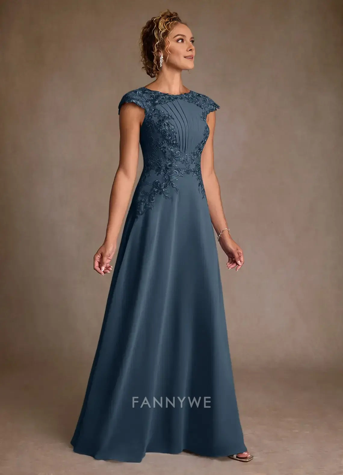 Elegant Round Neck Cap Sleeve Lace Appliqué A-Line Maxi Dress Mother of the Bride Dress