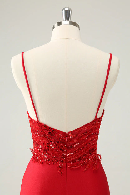 Vestido de fiesta ajustado con tirantes finos y lentejuelas brillantes